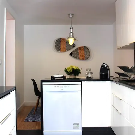 C3 Charm & Confort In Bairro Alto! 18th Century Building, Very Лиссабон