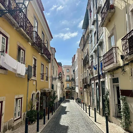 Апартаменты C3 Charm & Confort In Bairro Alto! 18th Century Building, Very Лиссабон