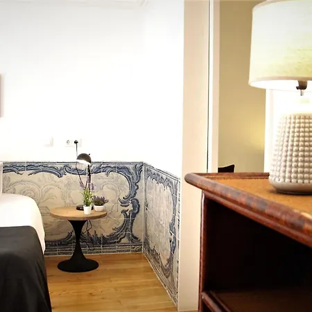 C3 Charm & Confort In Bairro Alto! 18th Century Building, Very * ליסבון